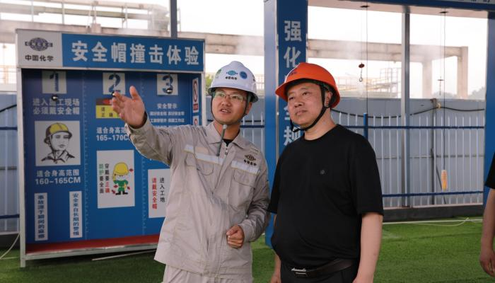 锚定安全筑根基 抢赶进度保节点 泸天化集团领导赴10万吨/年绿色精细化学品项目现场调研