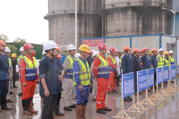 筑牢安全防线 以练备战防风险—— 泸天化油脂公司开展山体滑坡应急救援演练
