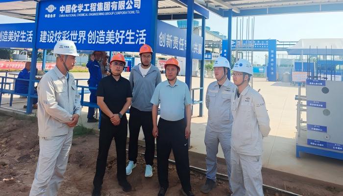泸天化集团党委书记、董事长廖廷君赴10万吨/年绿色精细化学品项目调研督导